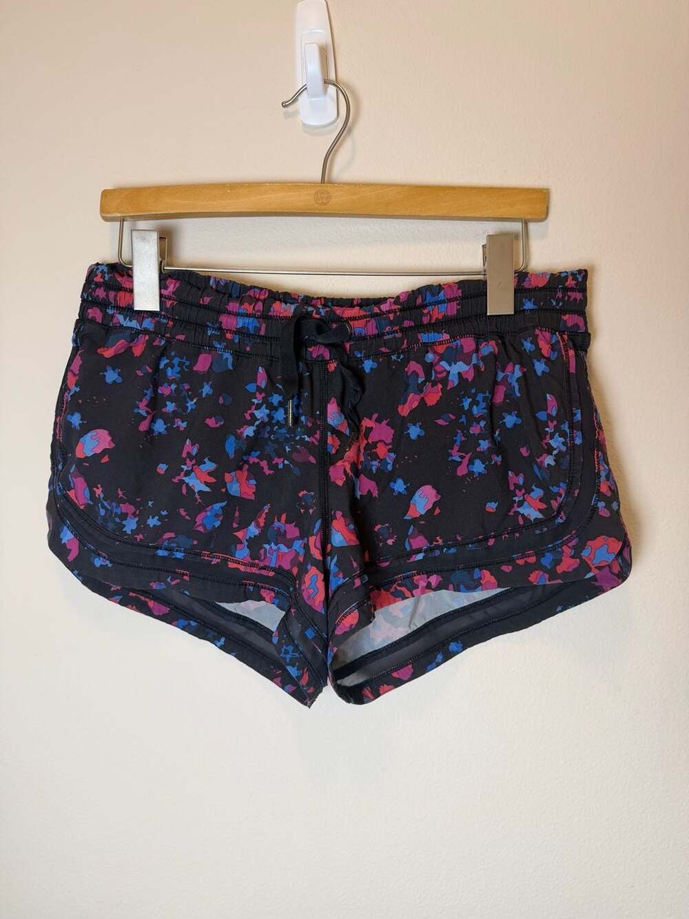 Lululemon Hotty Hot Shorts Size 10 Multicolor Athletic